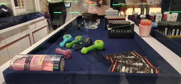 photo of Must Have Weed Accessories for Beginners image