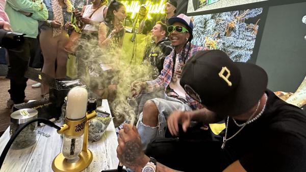 photo of Watch: Wiz Khalifa world record joint-smoking attempt image