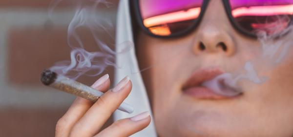 photo of Study Suggests Women Have More Intense Cannabis Cravings Than Men image